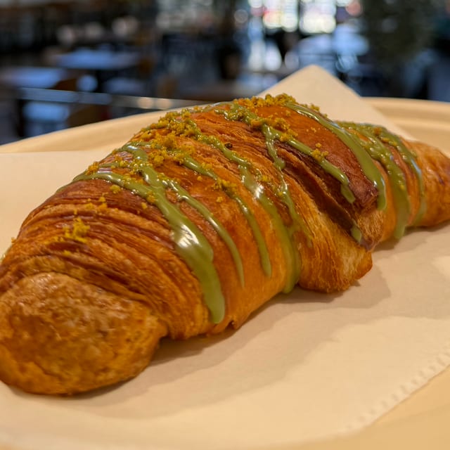 Croissant Pistachio & Kataifi.
